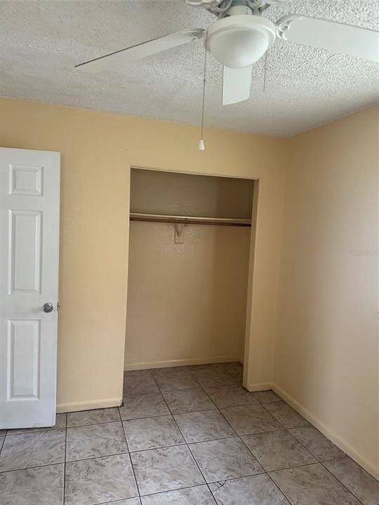 待售: $215,000 (3 贝兹, 1 浴室, 1056 平方英尺)