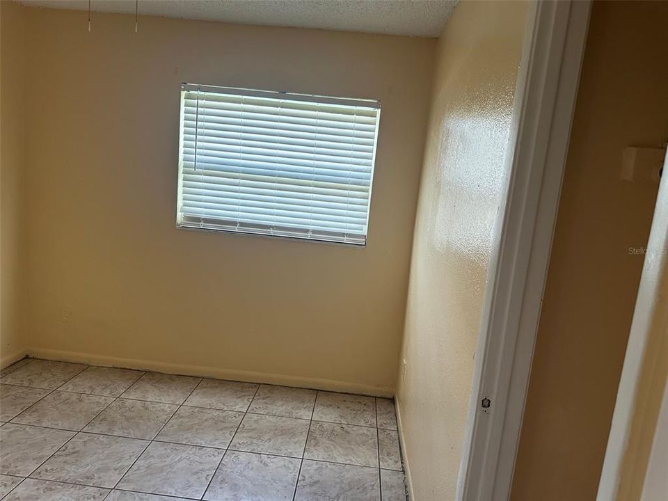 待售: $215,000 (3 贝兹, 1 浴室, 1056 平方英尺)