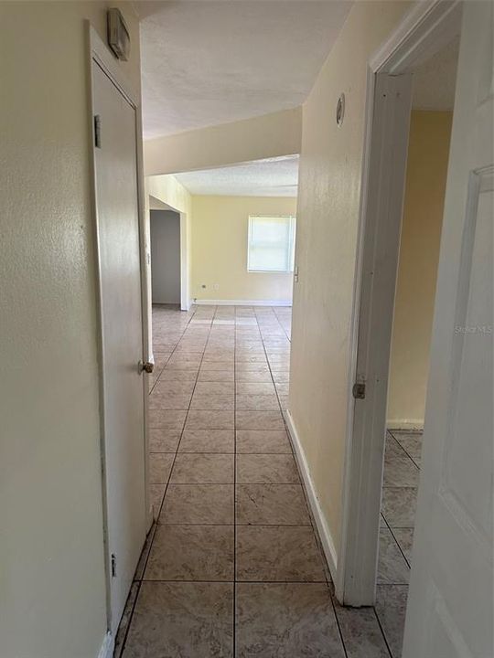 待售: $215,000 (3 贝兹, 1 浴室, 1056 平方英尺)