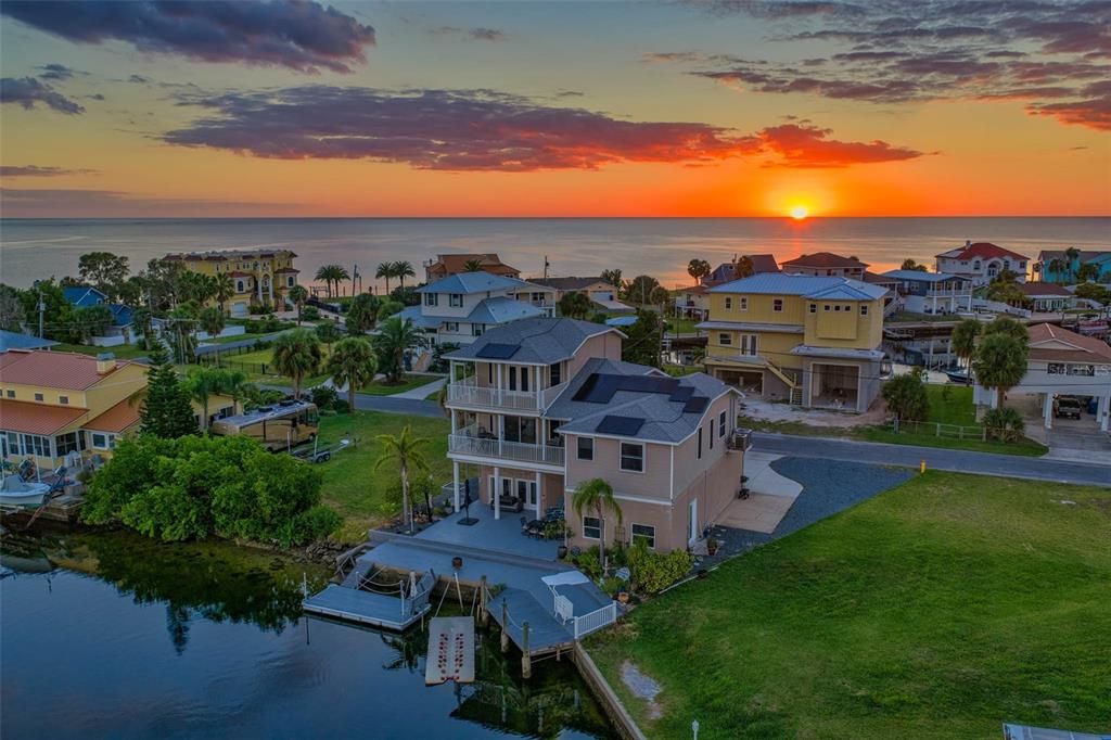 待售: $900,000 (4 贝兹, 2 浴室, 2567 平方英尺)