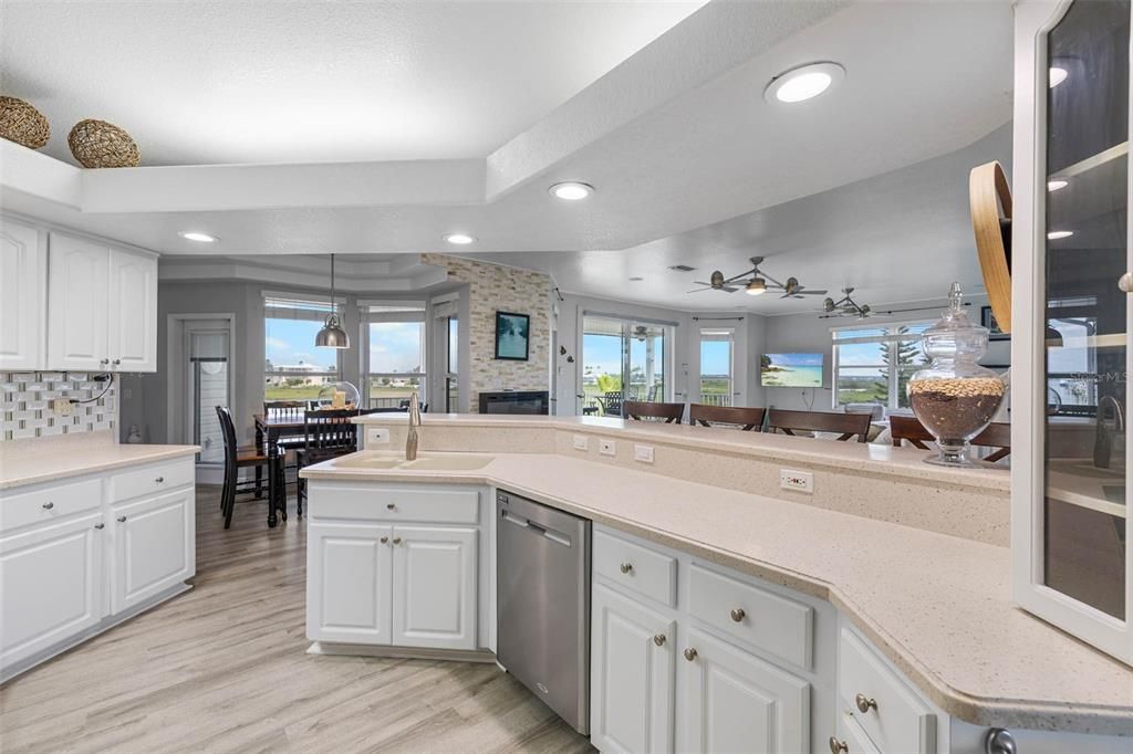 待售: $900,000 (4 贝兹, 2 浴室, 2567 平方英尺)