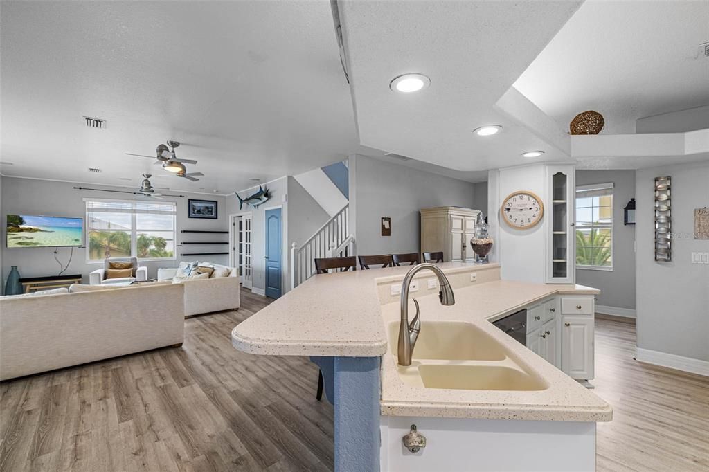 待售: $900,000 (4 贝兹, 2 浴室, 2567 平方英尺)