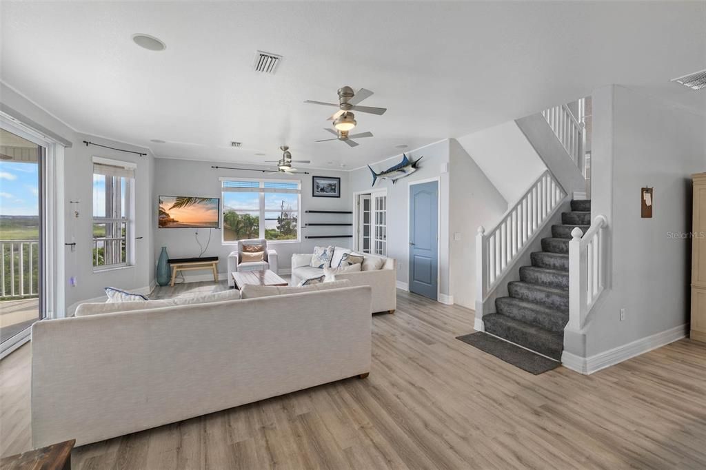 待售: $900,000 (4 贝兹, 2 浴室, 2567 平方英尺)