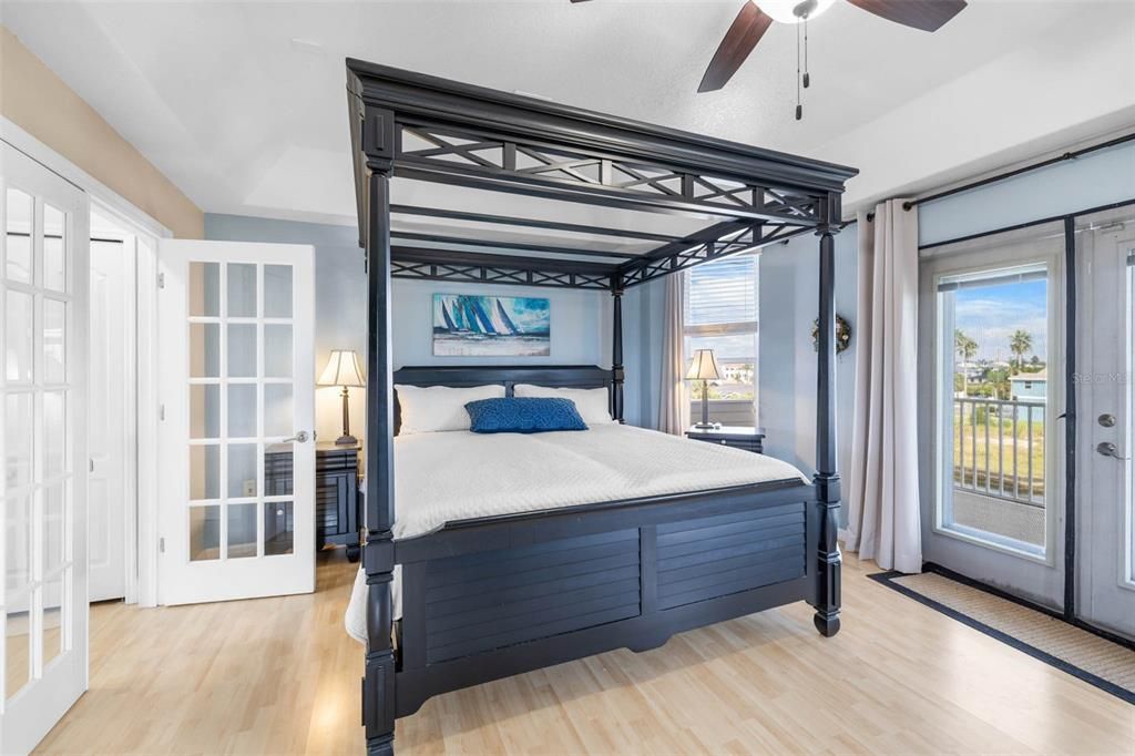 待售: $900,000 (4 贝兹, 2 浴室, 2567 平方英尺)