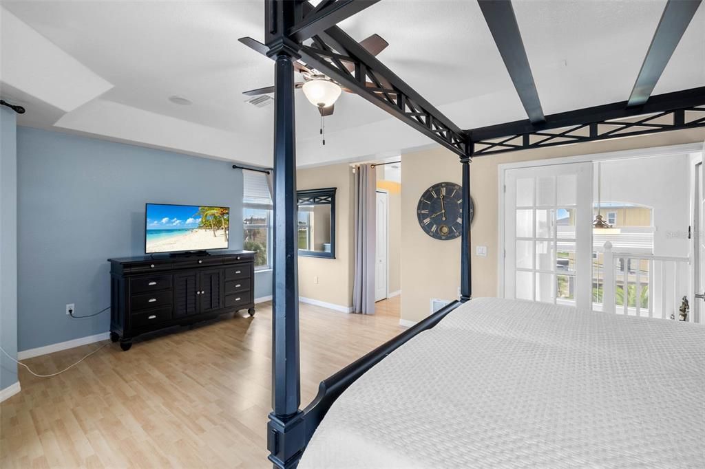 待售: $900,000 (4 贝兹, 2 浴室, 2567 平方英尺)