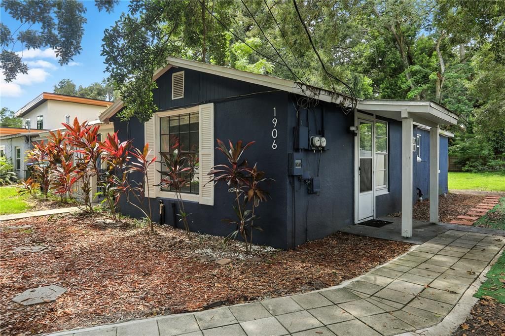 For Rent: $1,495 (1 beds, 1 baths, 600 Square Feet)