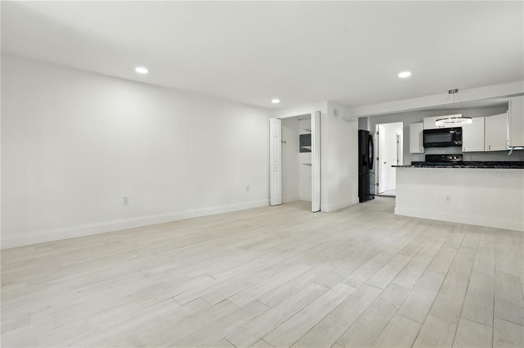 For Rent: $1,495 (1 beds, 1 baths, 600 Square Feet)