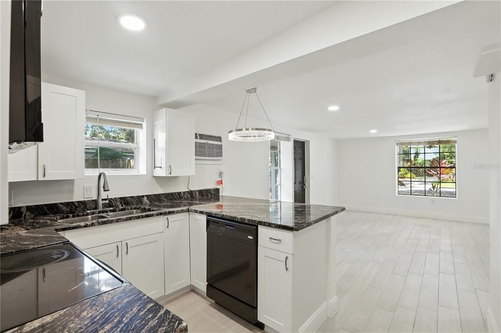 For Rent: $1,495 (1 beds, 1 baths, 600 Square Feet)