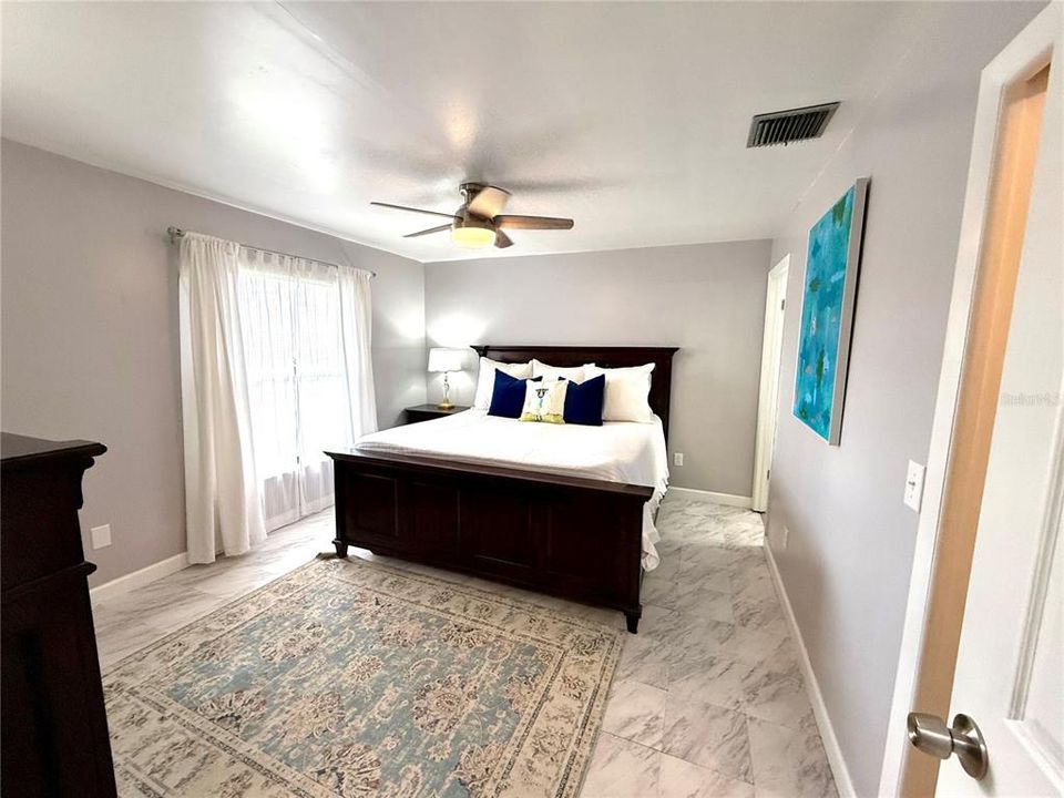 Active With Contract: $219,950 (2 beds, 2 baths, 930 Square Feet)