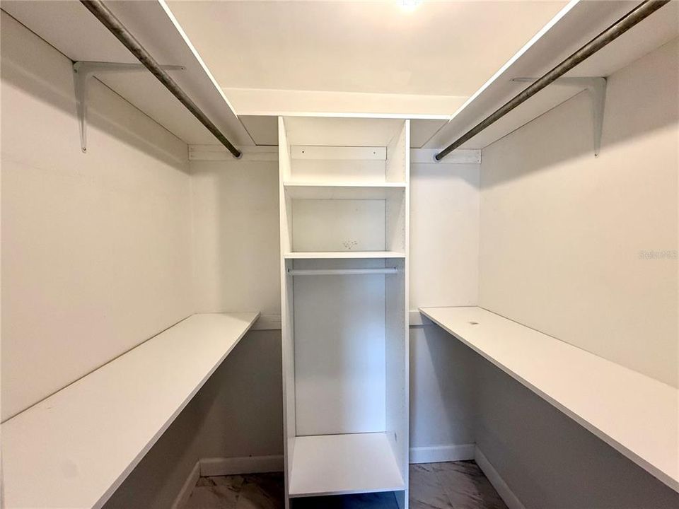 Active With Contract: $219,950 (2 beds, 2 baths, 930 Square Feet)