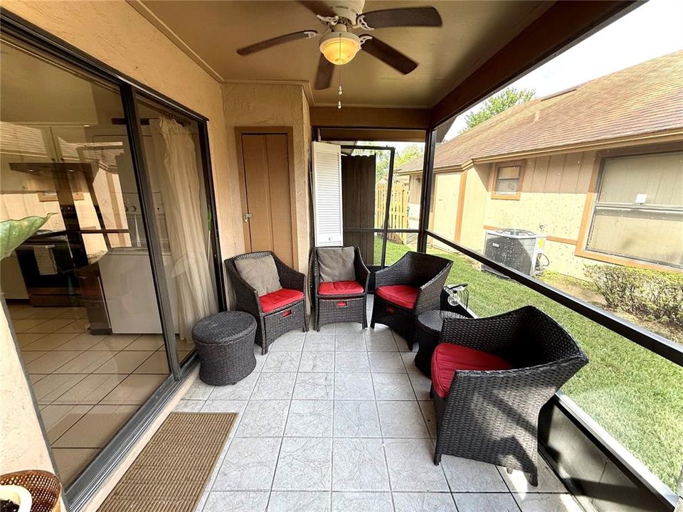 Active With Contract: $219,950 (2 beds, 2 baths, 930 Square Feet)