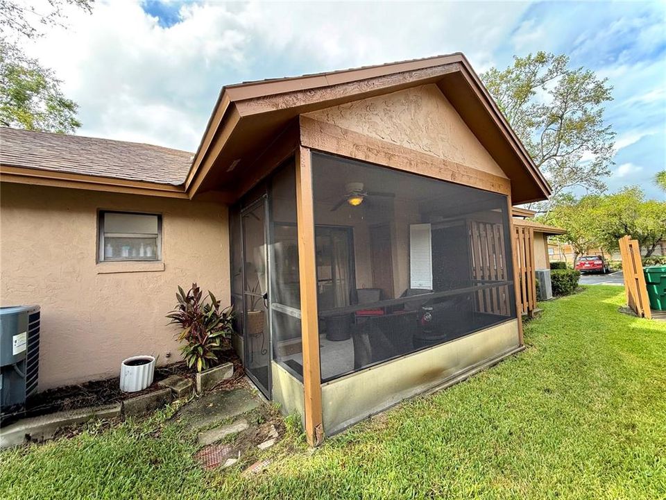 Active With Contract: $219,950 (2 beds, 2 baths, 930 Square Feet)