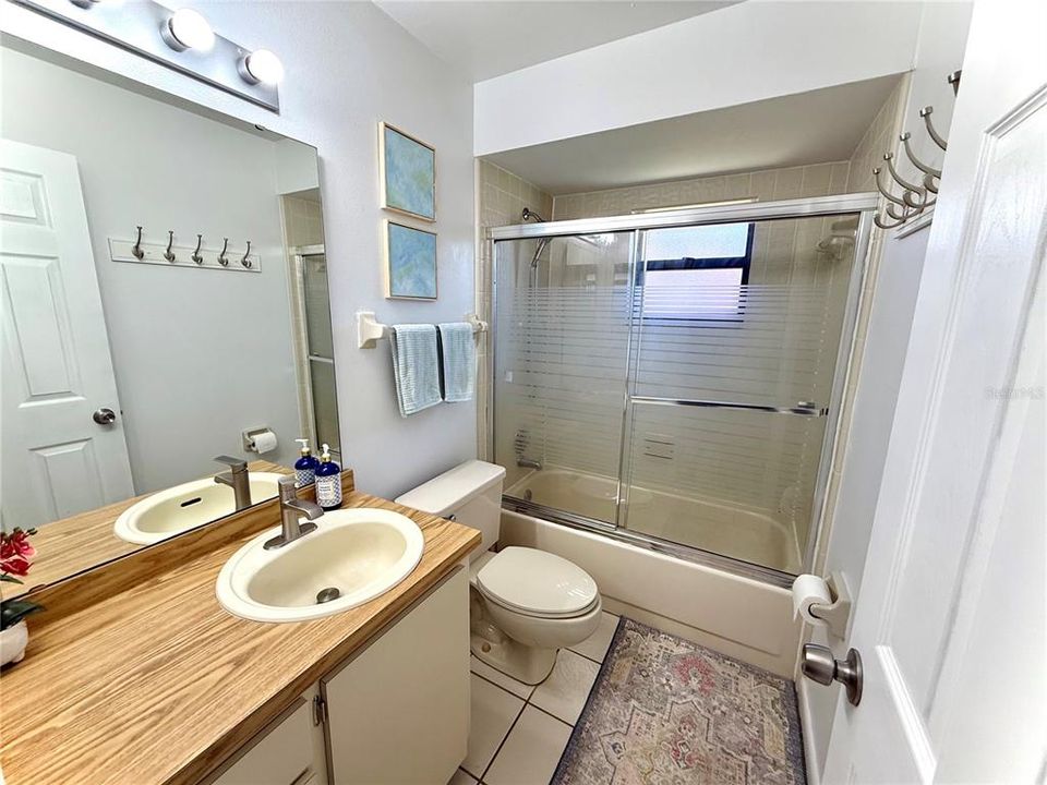 Active With Contract: $219,950 (2 beds, 2 baths, 930 Square Feet)