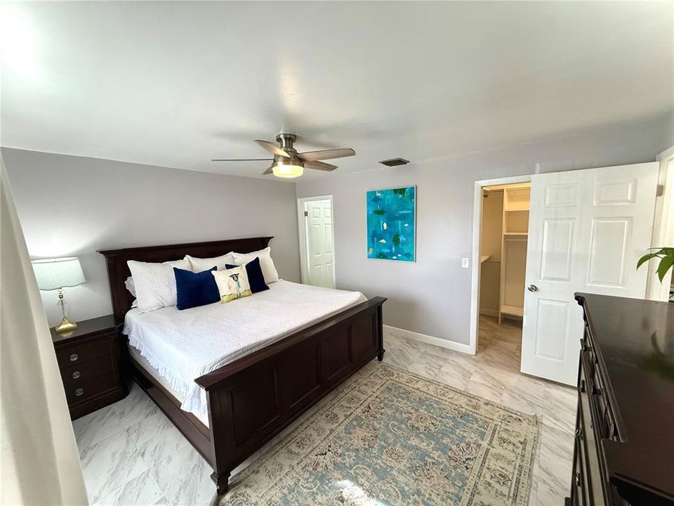 Active With Contract: $219,950 (2 beds, 2 baths, 930 Square Feet)