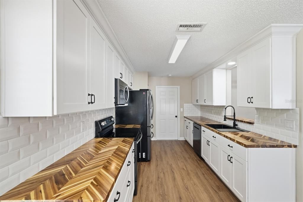 For Sale: $324,000 (3 beds, 2 baths, 1376 Square Feet)