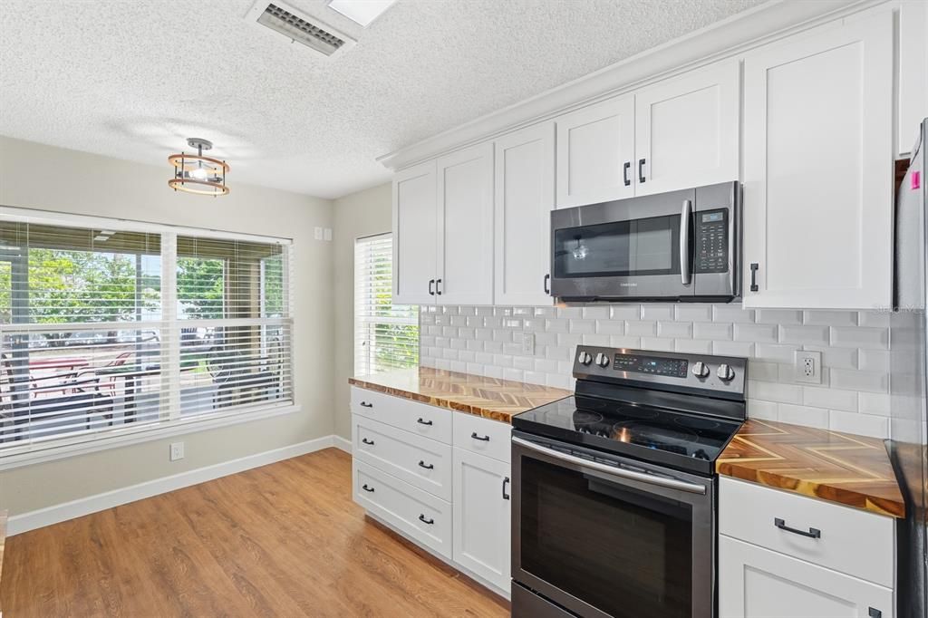 For Sale: $324,000 (3 beds, 2 baths, 1376 Square Feet)