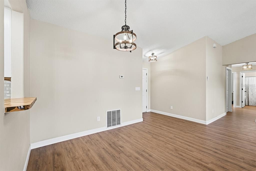 For Sale: $324,000 (3 beds, 2 baths, 1376 Square Feet)