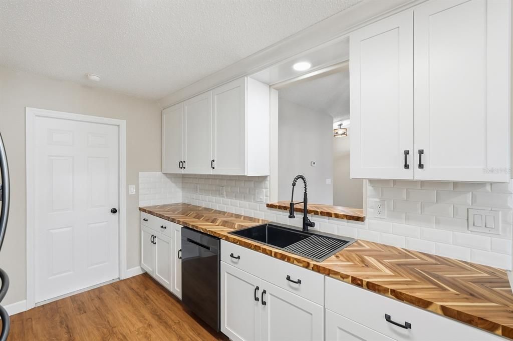 For Sale: $324,000 (3 beds, 2 baths, 1376 Square Feet)