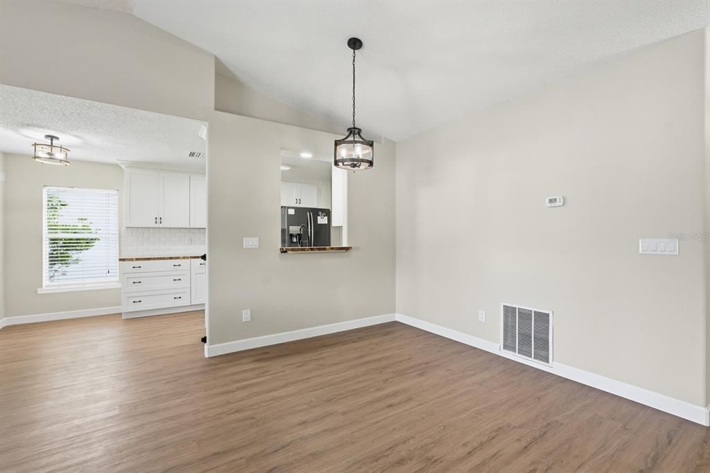 For Sale: $324,000 (3 beds, 2 baths, 1376 Square Feet)