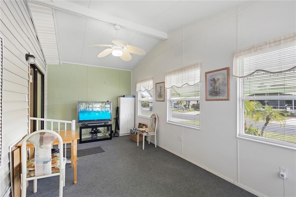 For Sale: $168,000 (2 beds, 2 baths, 1066 Square Feet)