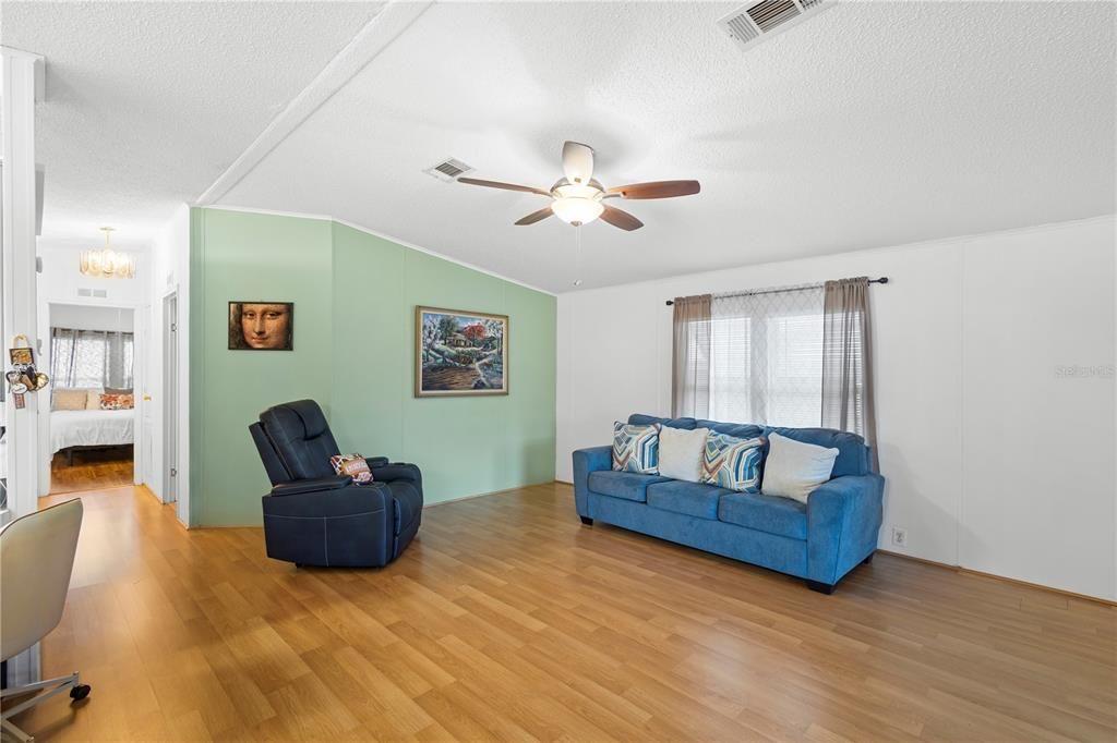 For Sale: $168,000 (2 beds, 2 baths, 1066 Square Feet)