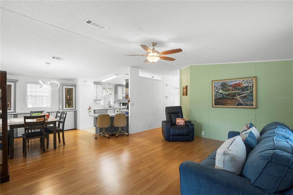 For Sale: $168,000 (2 beds, 2 baths, 1066 Square Feet)