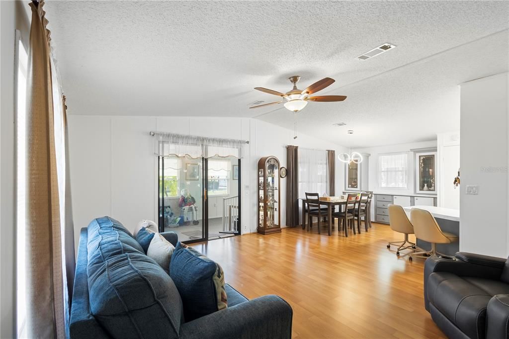 For Sale: $168,000 (2 beds, 2 baths, 1066 Square Feet)