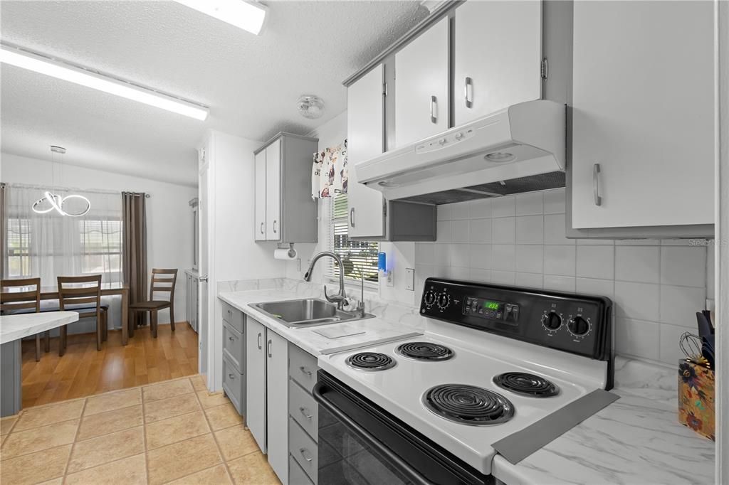 For Sale: $168,000 (2 beds, 2 baths, 1066 Square Feet)
