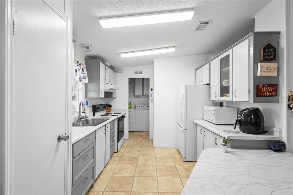 For Sale: $168,000 (2 beds, 2 baths, 1066 Square Feet)