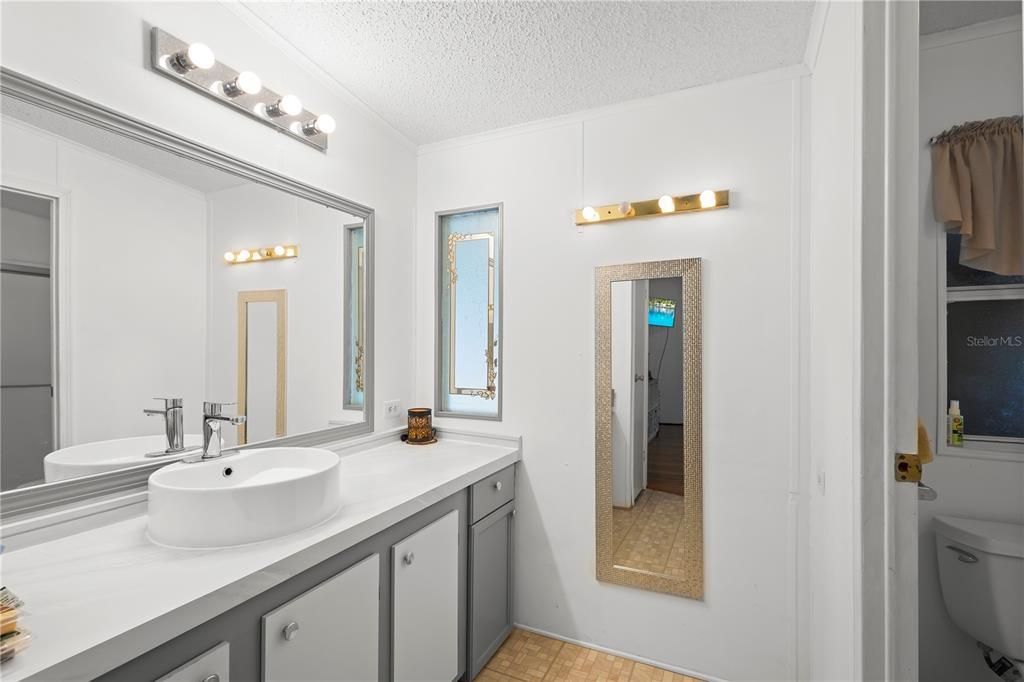 For Sale: $168,000 (2 beds, 2 baths, 1066 Square Feet)