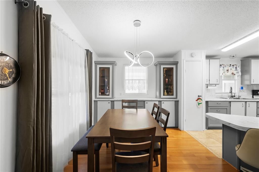 For Sale: $168,000 (2 beds, 2 baths, 1066 Square Feet)