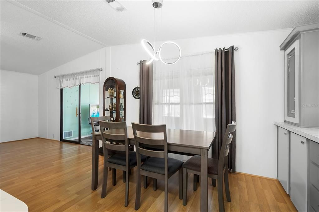 For Sale: $168,000 (2 beds, 2 baths, 1066 Square Feet)