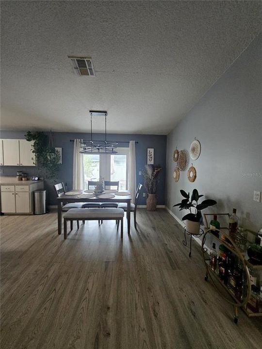 For Sale: $279,900 (3 beds, 2 baths, 1105 Square Feet)