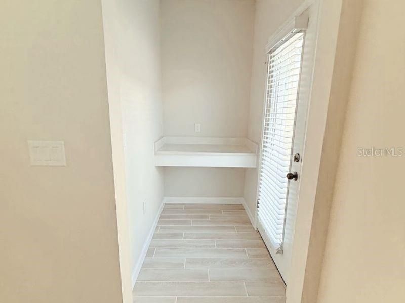 For Rent: $2,100 (3 beds, 2 baths, 1691 Square Feet)