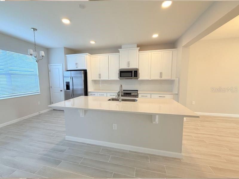 For Rent: $2,100 (3 beds, 2 baths, 1691 Square Feet)