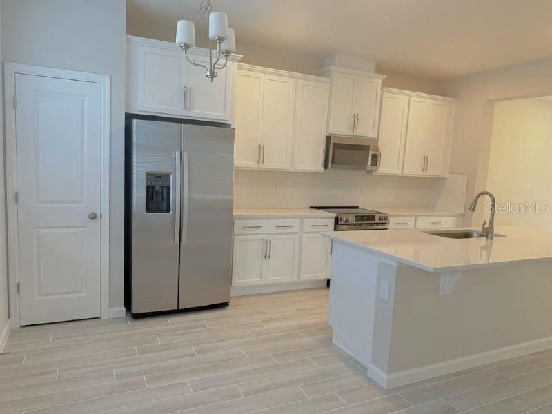 For Rent: $2,100 (3 beds, 2 baths, 1691 Square Feet)