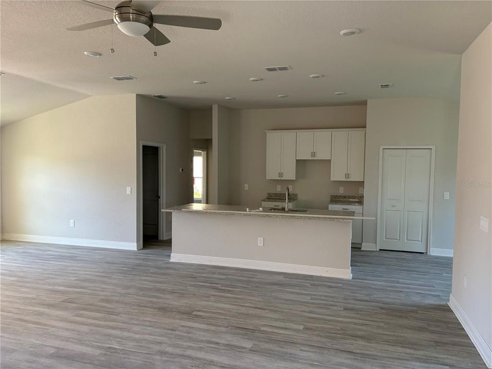 For Sale: $434,900 (3 beds, 2 baths, 1838 Square Feet)