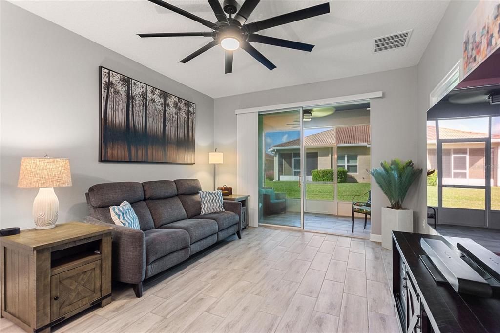 For Sale: $267,000 (2 beds, 2 baths, 1394 Square Feet)