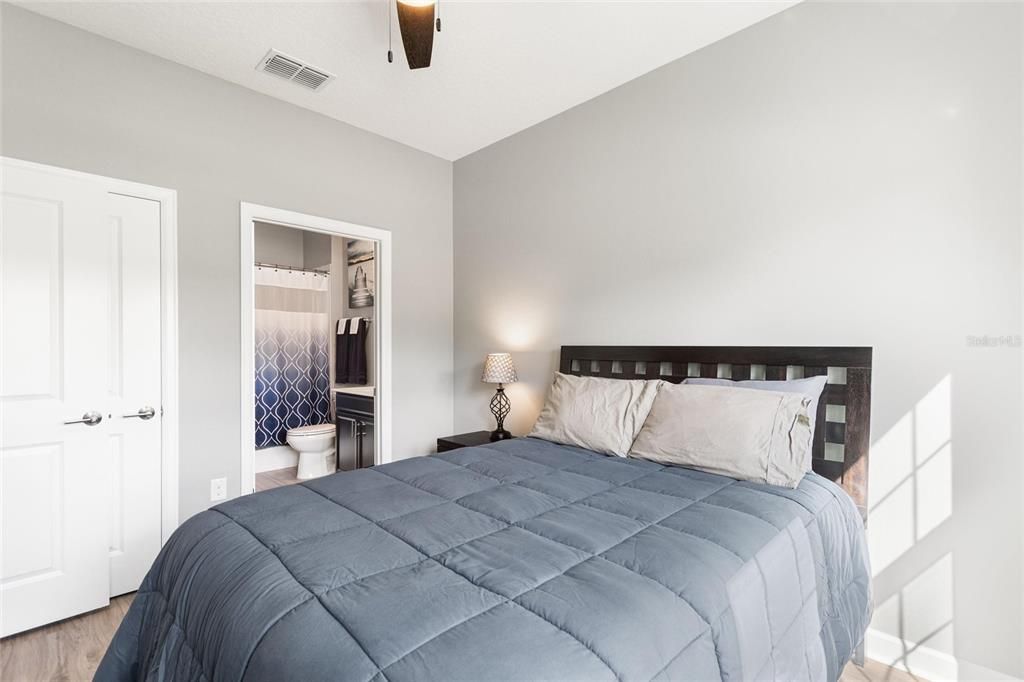 For Sale: $267,000 (2 beds, 2 baths, 1394 Square Feet)