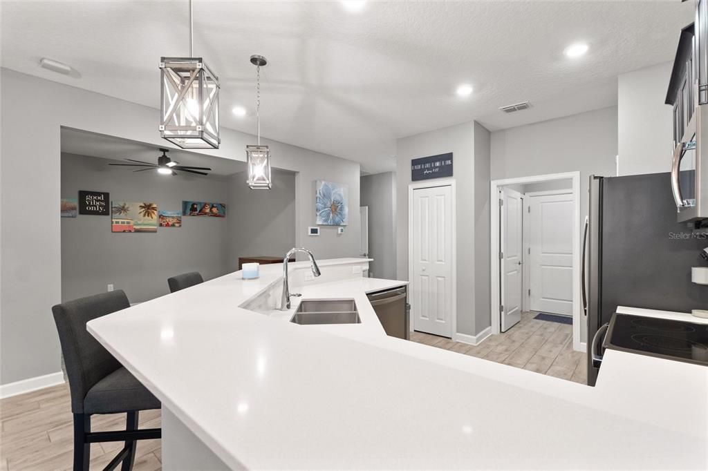 For Sale: $267,000 (2 beds, 2 baths, 1394 Square Feet)