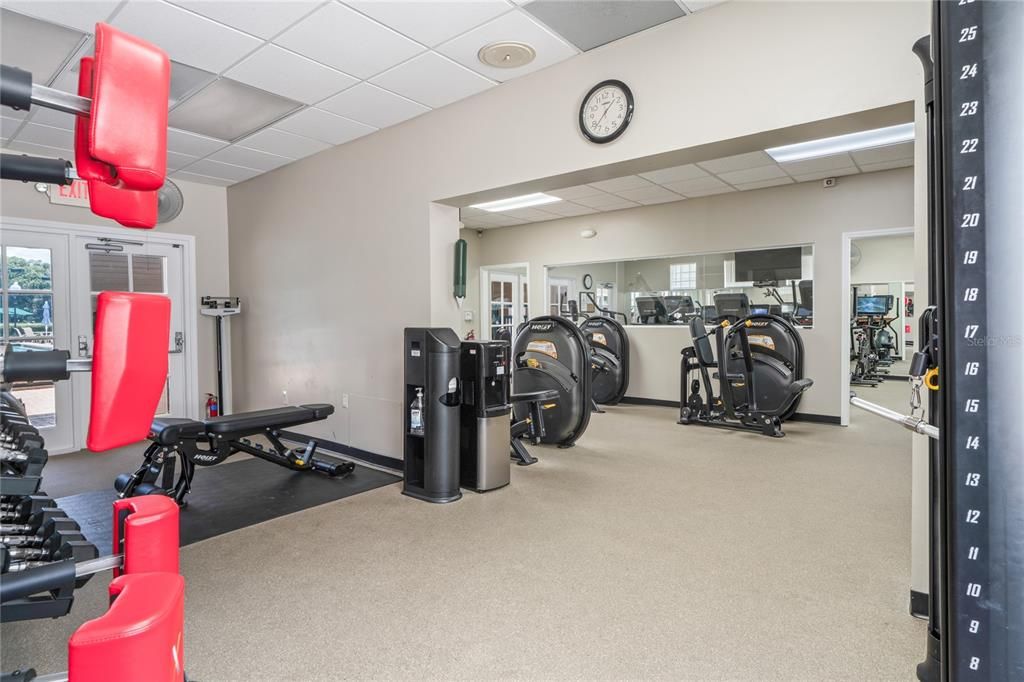 Под контрактом: $440,000 (4 спален, 3 ванн, 2468 Квадратных фут)