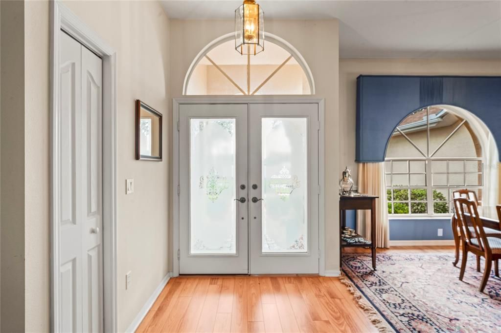 Под контрактом: $440,000 (4 спален, 3 ванн, 2468 Квадратных фут)