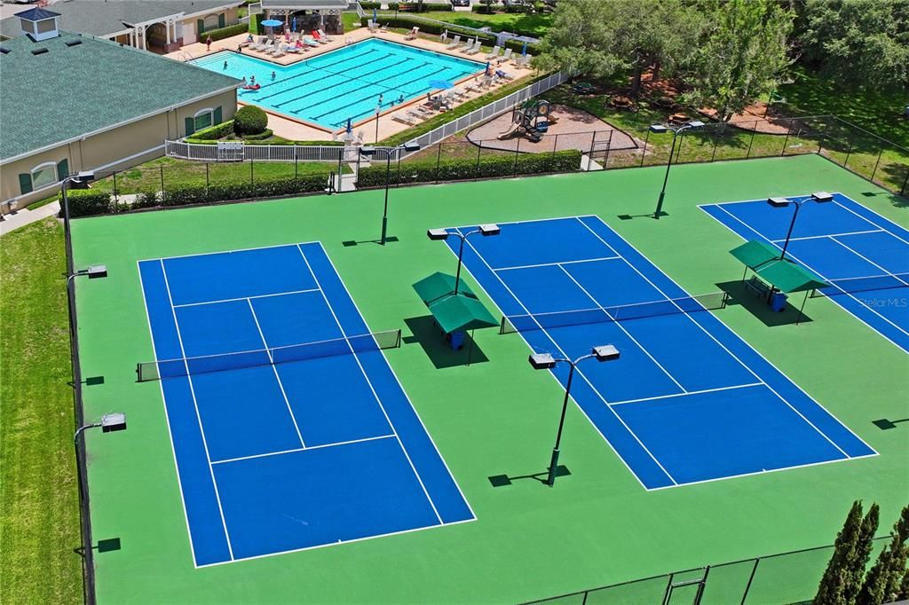 Под контрактом: $440,000 (4 спален, 3 ванн, 2468 Квадратных фут)