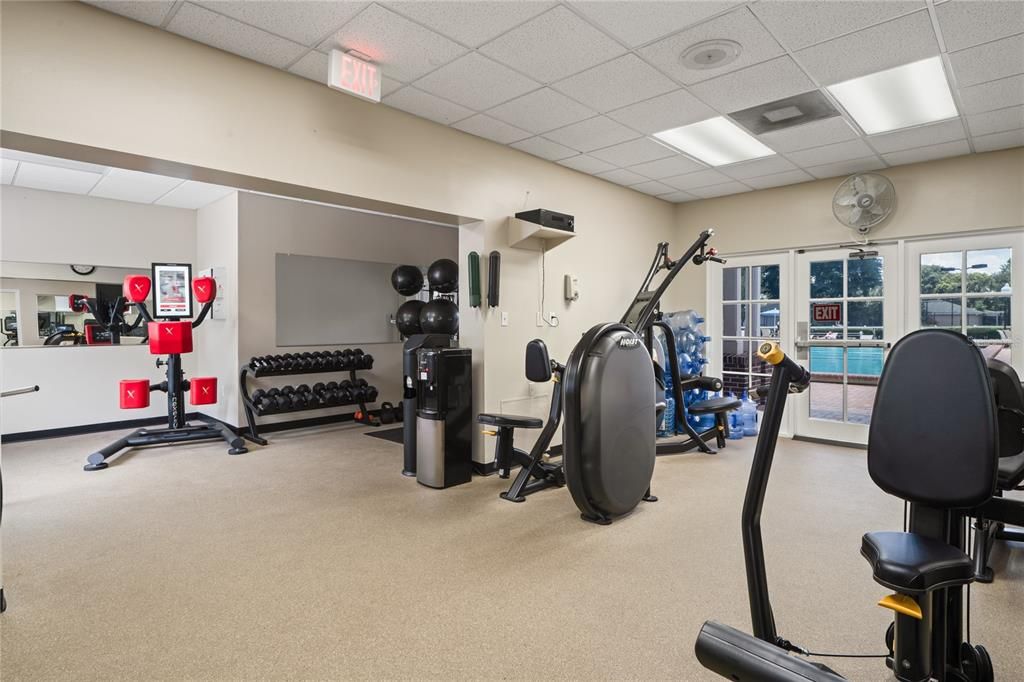 Под контрактом: $440,000 (4 спален, 3 ванн, 2468 Квадратных фут)