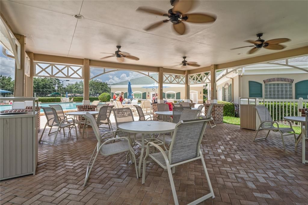 Под контрактом: $440,000 (4 спален, 3 ванн, 2468 Квадратных фут)