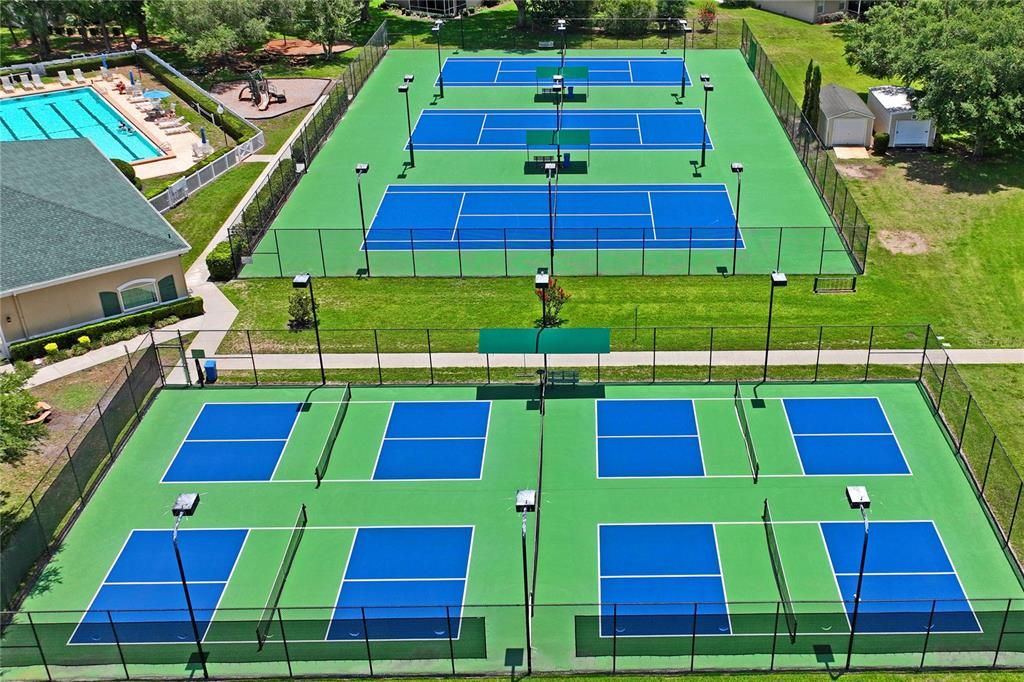 Под контрактом: $440,000 (4 спален, 3 ванн, 2468 Квадратных фут)