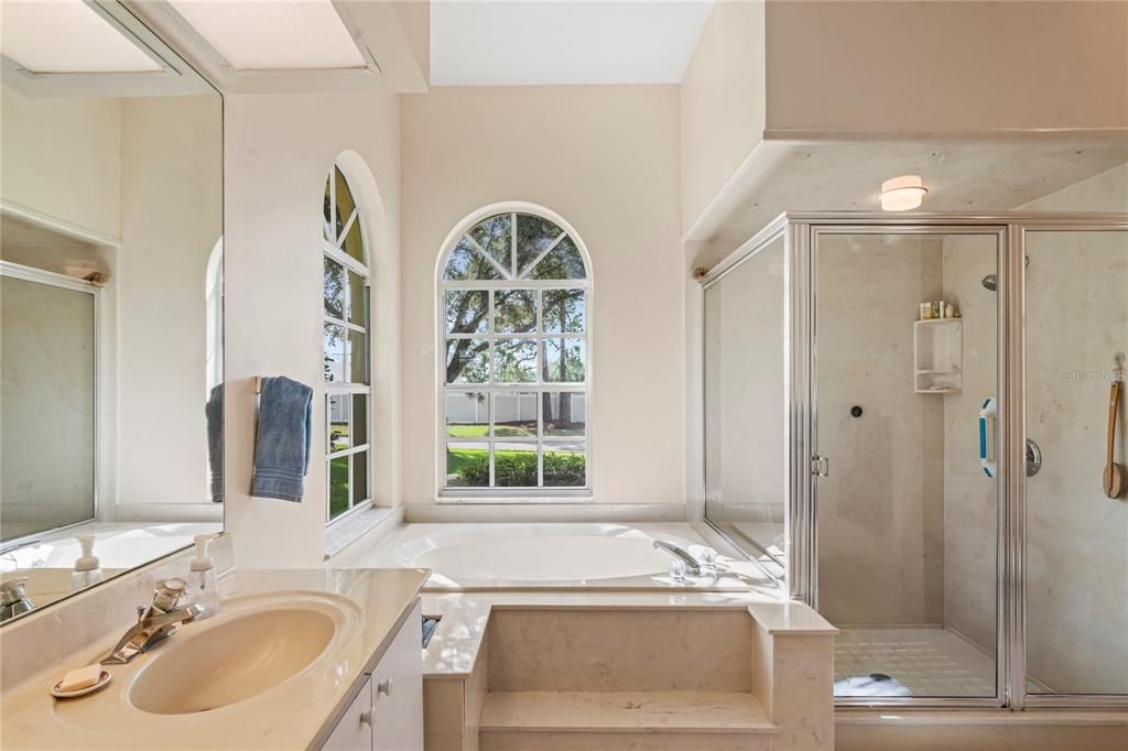 Под контрактом: $440,000 (4 спален, 3 ванн, 2468 Квадратных фут)