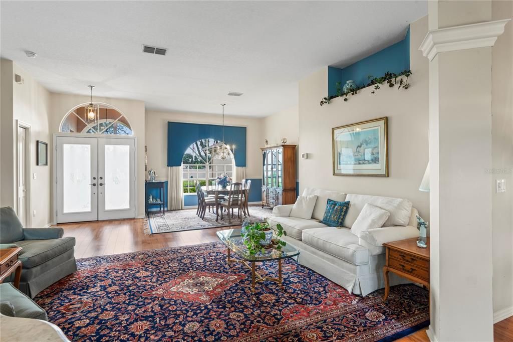 Под контрактом: $440,000 (4 спален, 3 ванн, 2468 Квадратных фут)