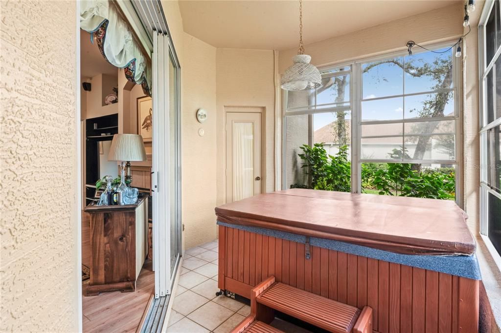 Под контрактом: $440,000 (4 спален, 3 ванн, 2468 Квадратных фут)