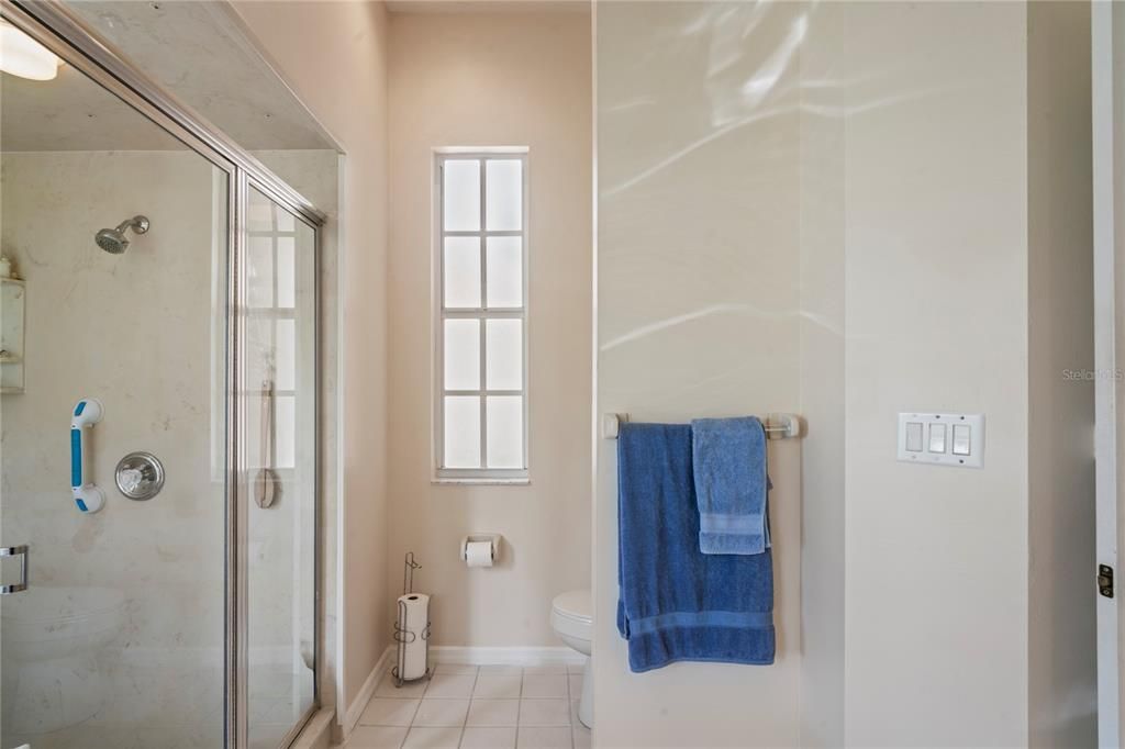 Под контрактом: $440,000 (4 спален, 3 ванн, 2468 Квадратных фут)